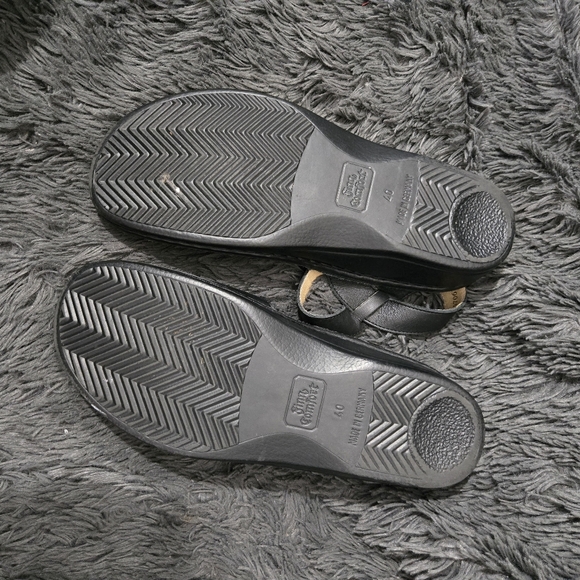 Finn Comfort Black Sandals with Classic Design and Ankle Strap - Picture 5 of 5